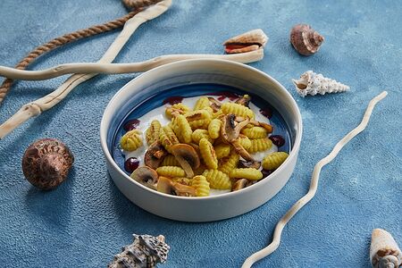 Ньокки с грибами и беконовым соусом