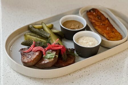 Говяжий язык с картофелем