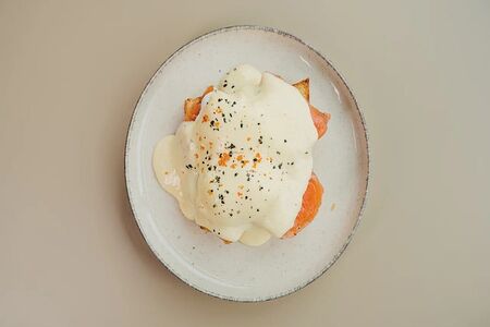 Бенедикт с лососем