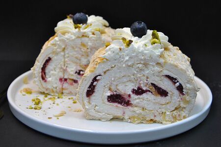 Меренговый рулет