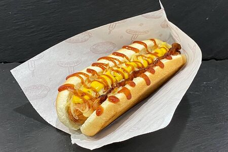 Классический ход-дог с беконом и сыром