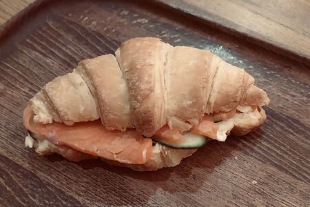 Круассан с форелью