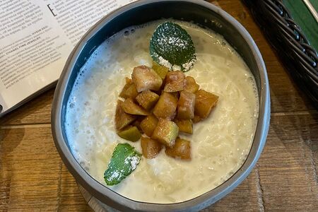 Каша рисовая с яблоками