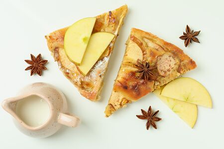 Пирожок с яблоком