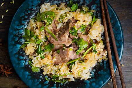 Острый салат из говяжьего языка с коралловыми грибами