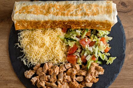 Шаурма с сыром и летним салатом