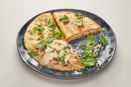 Кесадилья с сыром страчателла