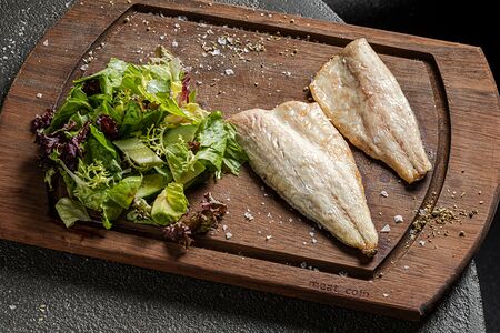 Филе сибаса с авокадо