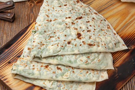 Кутаб с зеленью и сыром
