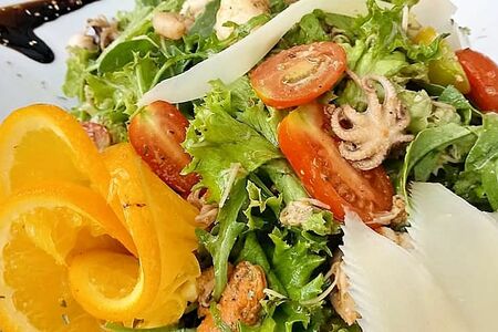 Салат с морепродуктами