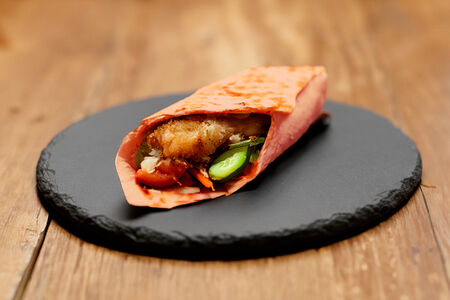 Шаурма в томатном лаваше большая