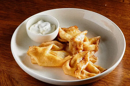 Блины румяные со сметаной