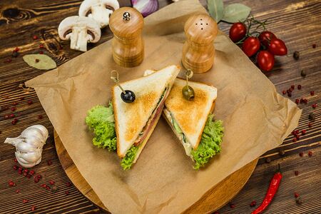 Сэндвич с ветчиной и сыром