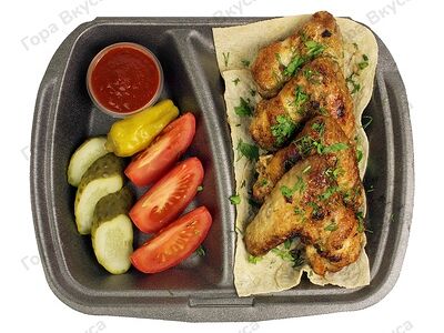 Куриные крылья на углях с гарниром №1