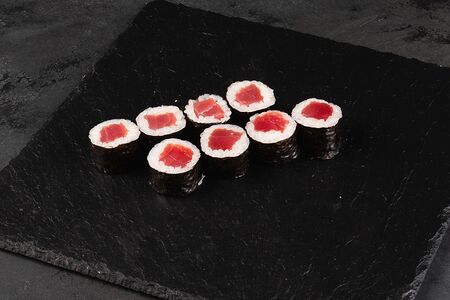 Маки с тунцом