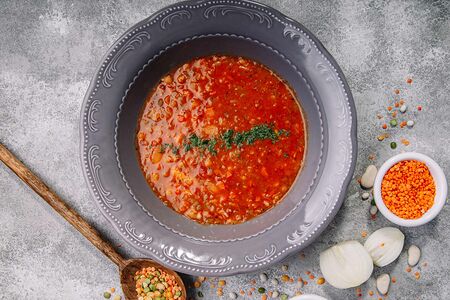 Тосканский густой суп с чечевицей, фарро и телятиной