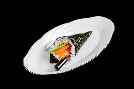 Хенд-ролл с лососем