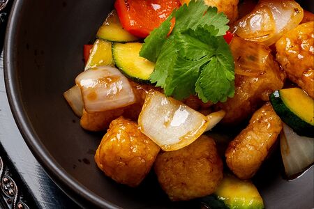 Судак с овощами в кисло-сладком соусе