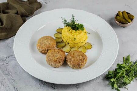 Котлеты телячьи с картофельные пуреемъ