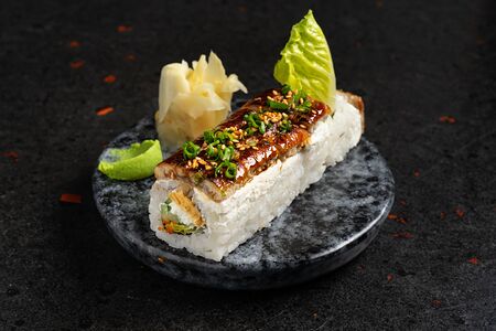 Ролл Дракон с угрём