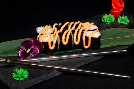 Маки с кальмаром острый