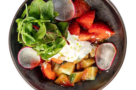 Салат овощной со страчателлой