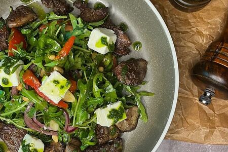 Руккола с куриной печенью