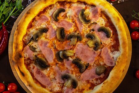 С ветчиной и грибами