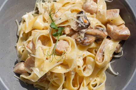 Паста Альфредо с курицей и грибами