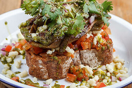 Баклажаны с сулугуни в соусе кинзмари