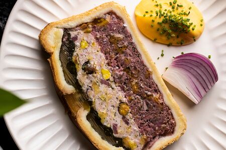 Мясной французский пирог Pate an Croute