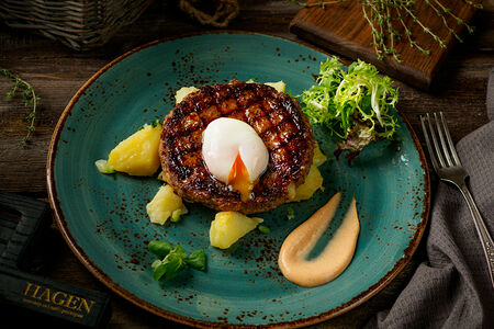 Бифштекс с домашним картофелем