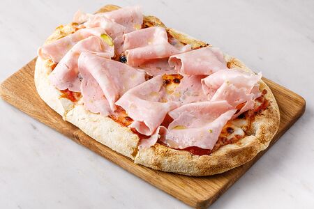 С мортаделлой и спайси соусом