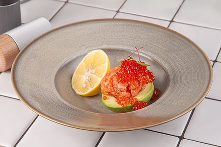 Авокадо с тартаром из семги