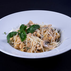 Паста с цыпленком и шампиньонами