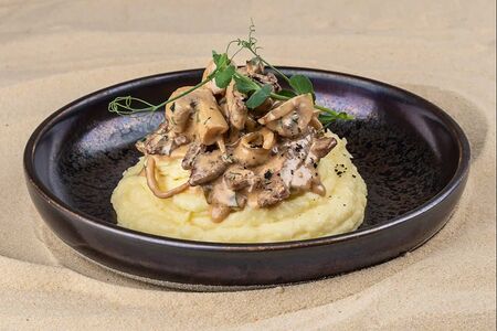 Бефстроганов с картофельным пюре