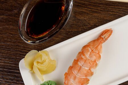 Суши с креветкой