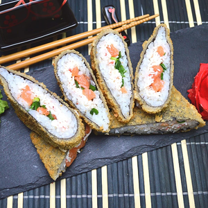 Сендвич с крабом и лососем