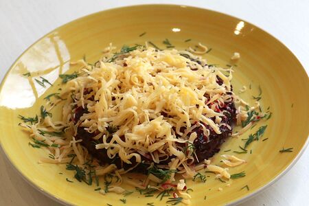 Свекла с чесноком и сыром