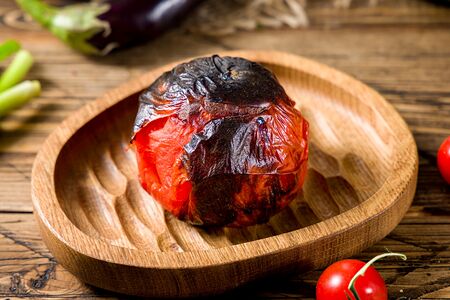 Помидор на мангале