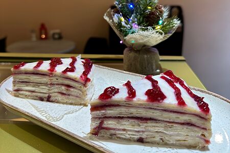 Блинный торт с клюквой