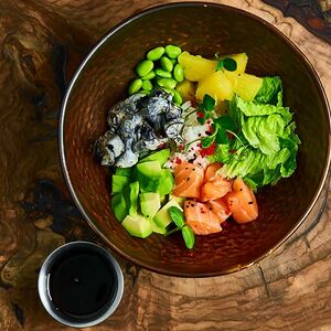 Поке с лососем и ананасом