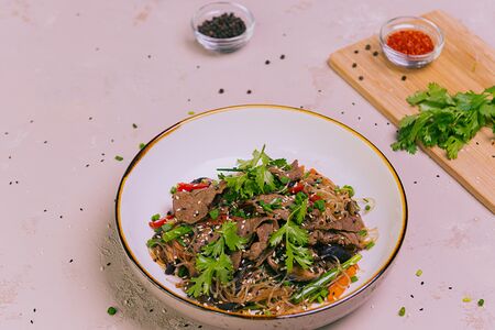 Жареная лапша Чоу Мейн