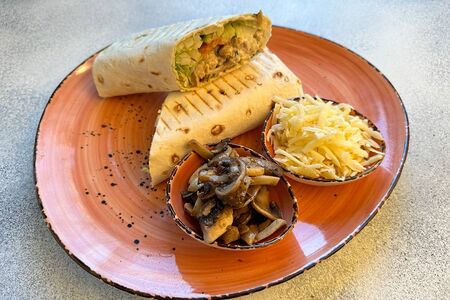 Шаверма сырная с курой и грибами