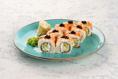 Ролл с тигровой креветкой и копченым угрем