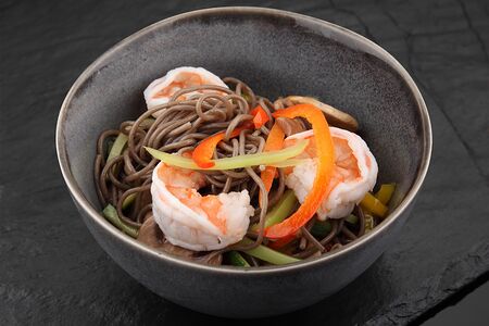 Гречневая лапша с креветками