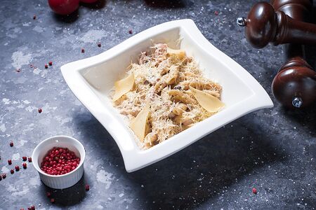 Пенне с куриным филе и шпинатом 