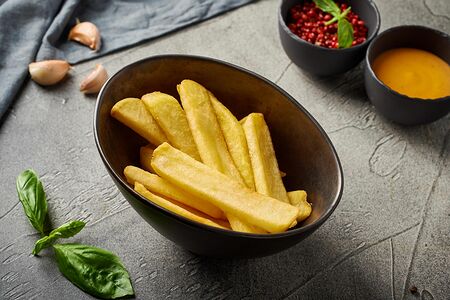 Картофель фри с пармезаном и трюфельным маслом