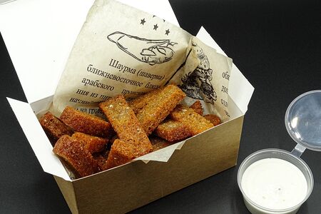 Ржаные гренки с чесночным соусом