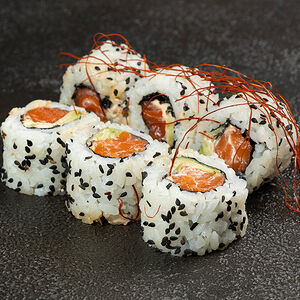 Ролл Блек Джек с лососем